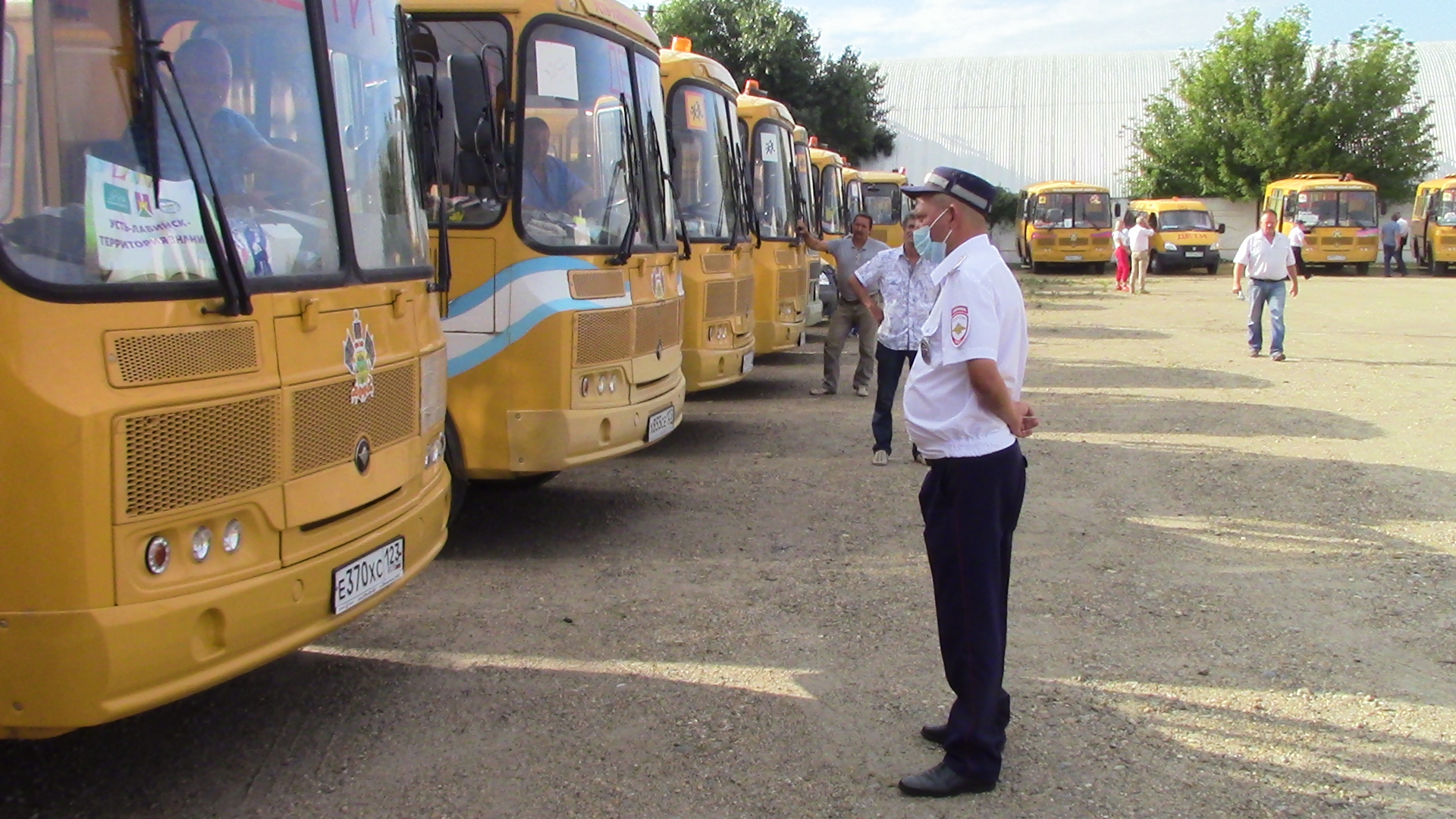 В Усть-Лабинском районе стартовала проверка безопасности школьных автобусов
