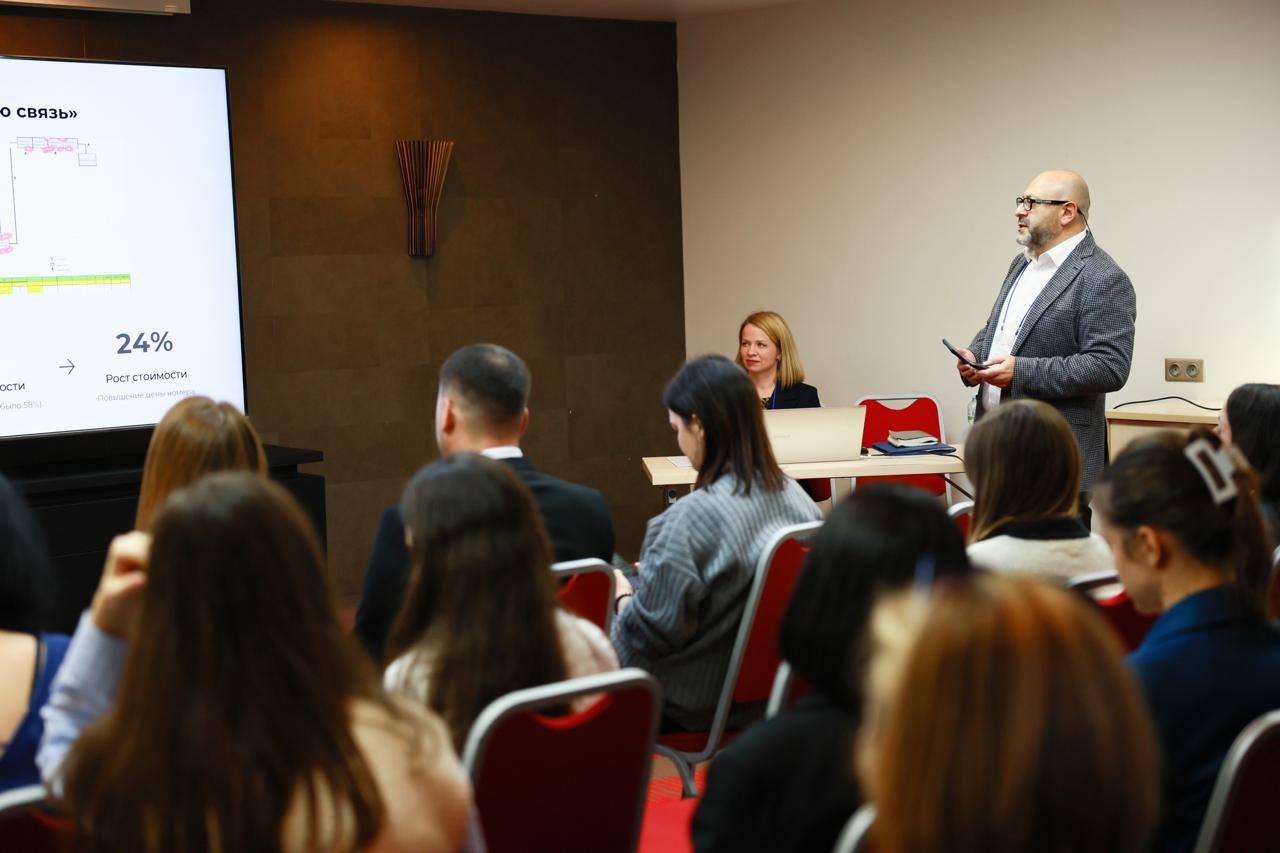 Экспертные практикумы, бережливые экскурсии и деловая игра: в Сочи стартовала конференция для отельеров юга России