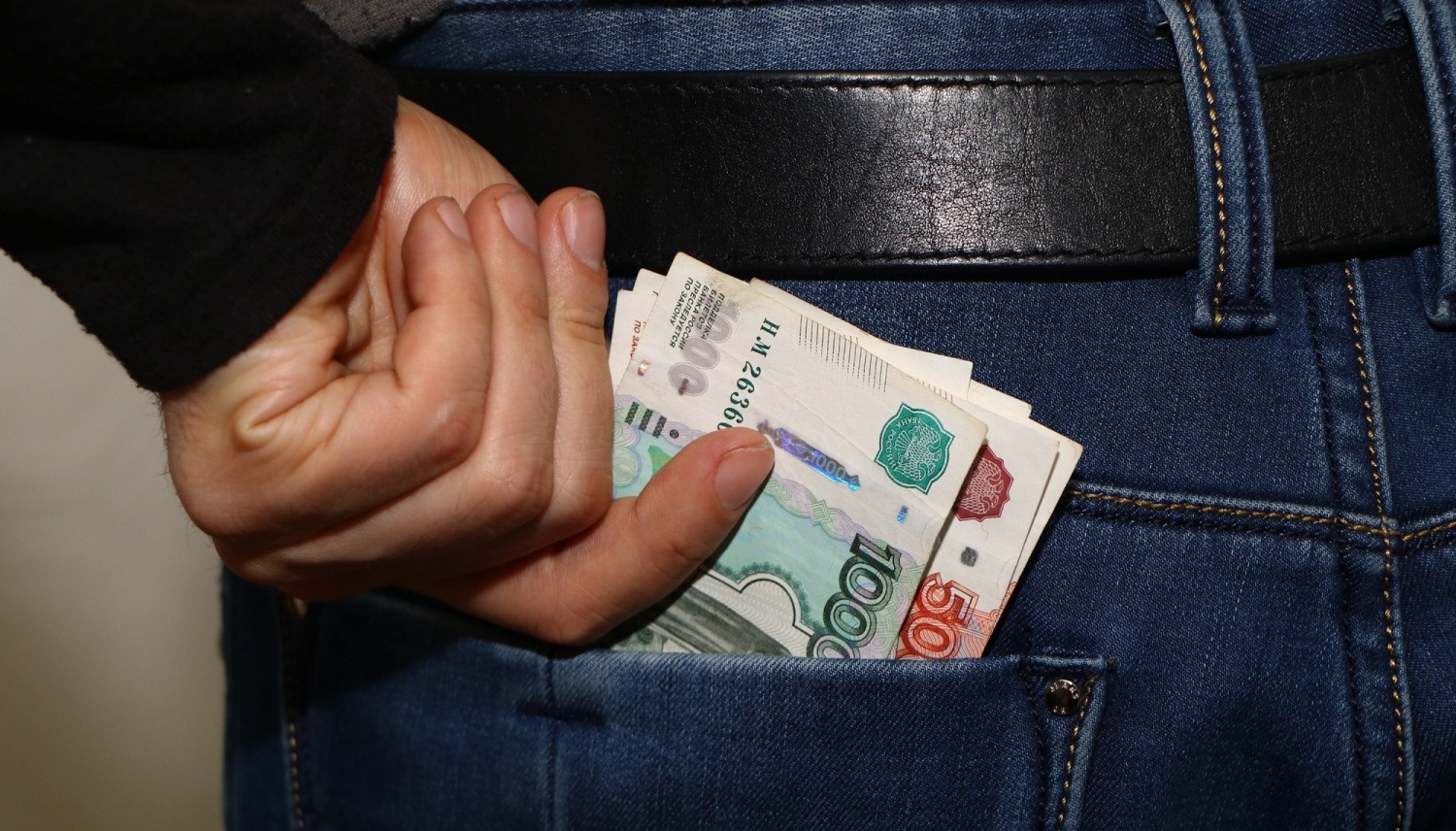 В Усть-Лабинском районе завершено расследование уголовного дела о краже денег