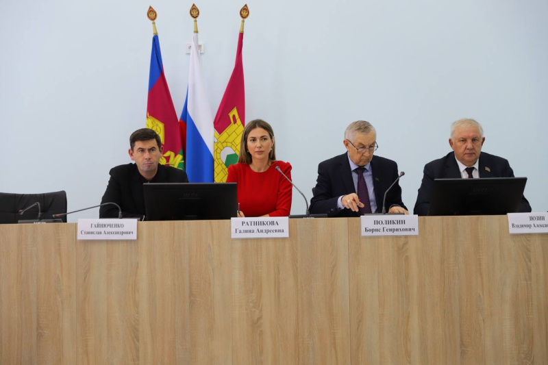 В большом зале администрации состоялось 2-е заседание сессии Совета муниципального образования Усть-Лабинский район восьмого созыва