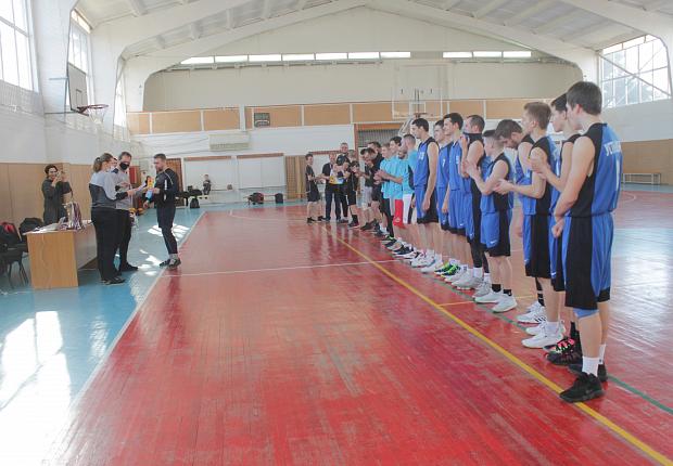 В спортивном зале «Виктория» завершился чемпионат по баскетболу