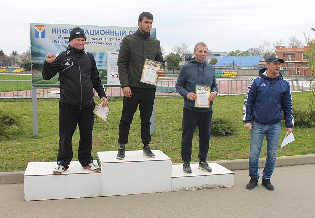 В Усть-Лабинском районе прошёл чемпионат по силовому троеборью 