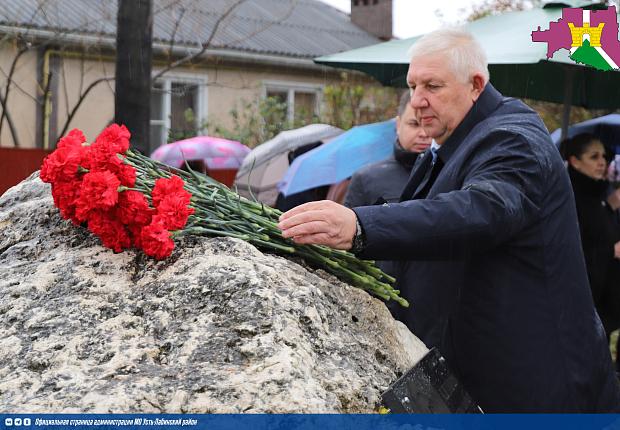 Памятный мемориал Михаилу Ивановичу Клепикову вернули на прежнее место