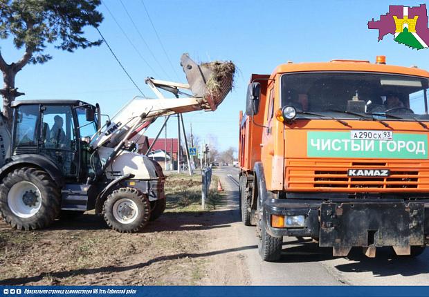 В Усть-Лабинском городском поселении сотрудники МКУ "Чистый город" приступили к строительству тротуара на ул. Пролетарской, который соединит улицы Вольная и Выгонная