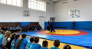 ПОКАЗАТЕЛЬНЫЕ ВЫСТУПЛЕНИЯ ПО РУКОПАШНОМУ БОЮ И БОЕВОМУ САМБО