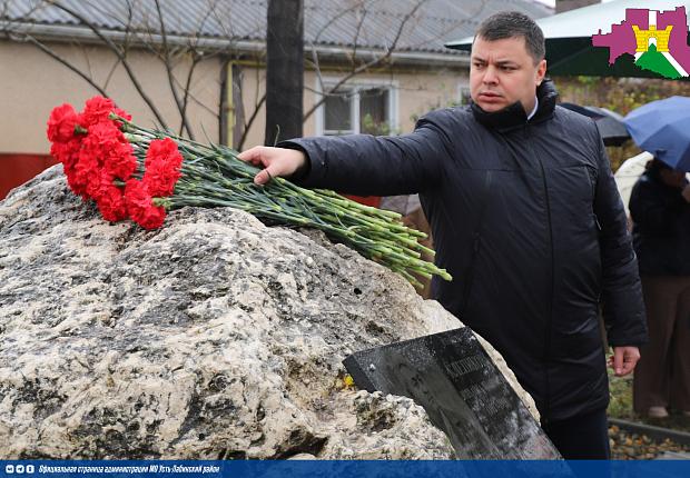 Памятный мемориал Михаилу Ивановичу Клепикову вернули на прежнее место