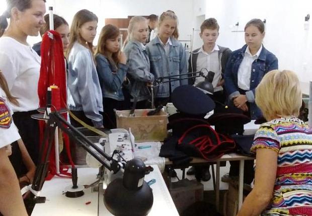 Усть-Лабинских школьников познакомили со швейным производством