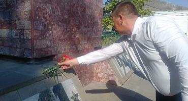 Руководство Усть-Лабинского района почтили память защитников 