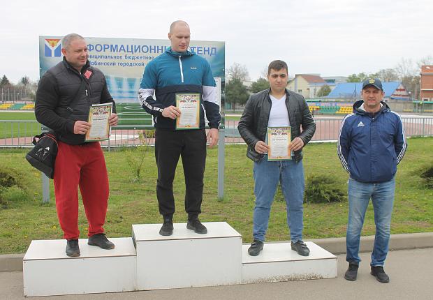 В Усть-Лабинском районе прошёл чемпионат по силовому троеборью 