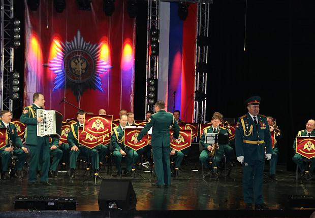 В Усть-Лабинске выступил военный оркестр