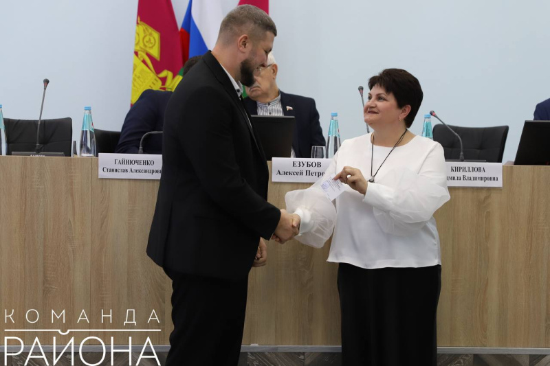 Совместно с Депутатом Госдумы Алексеем Езубовым и депутатом ЗСК Владимиром Зюзиным принял участие в установочной Сессии депутатов районного Совета нового созыва