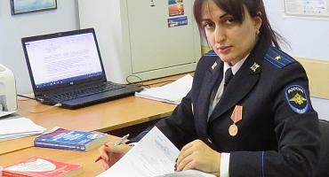 Заключенный колонии обвиняется в совершении наркопреступления