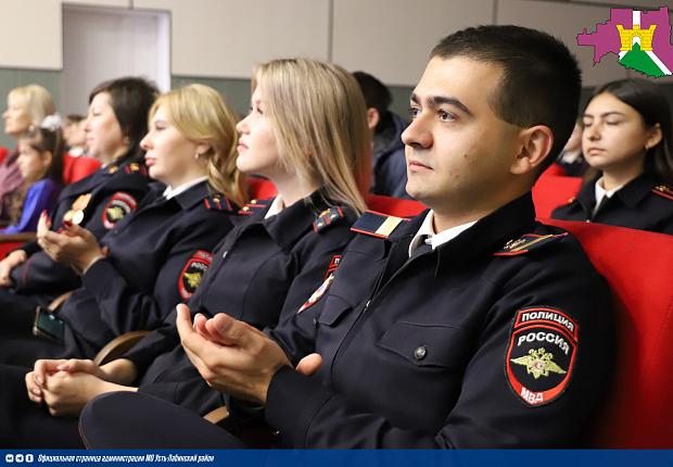 Сотрудников органов внутренних дел поздравили с профессиональным праздником